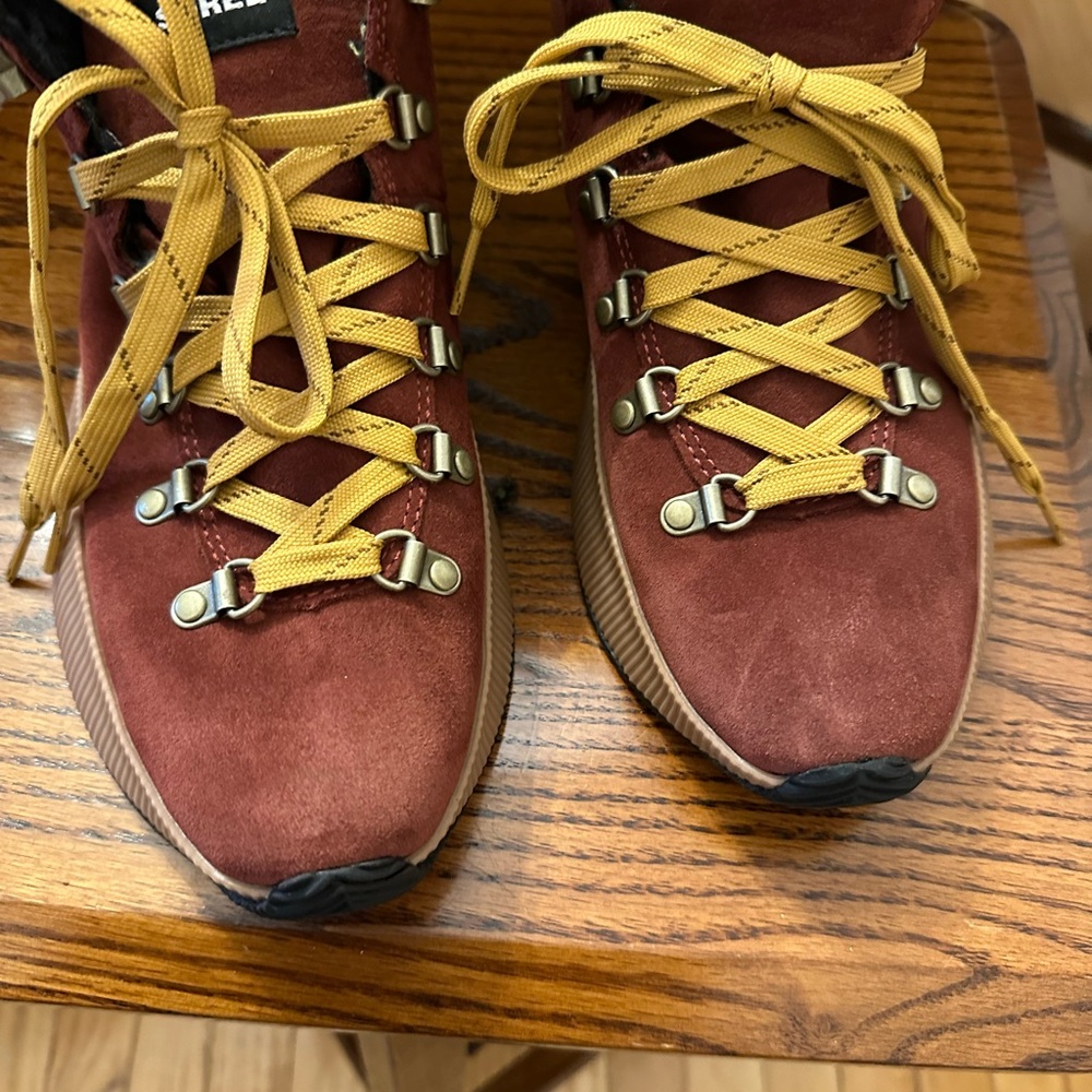 Sorel Boots, nearly new, warm and waterproof - Picture 3 of 3